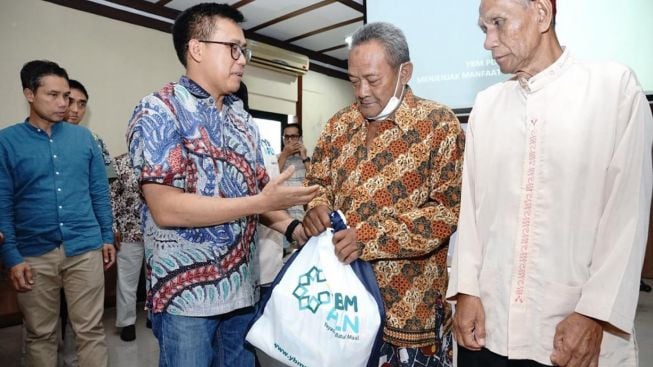 PLN Beri Bantuan Al Quran Braille Untuk Pesantren Difabel Pertama di Semarang