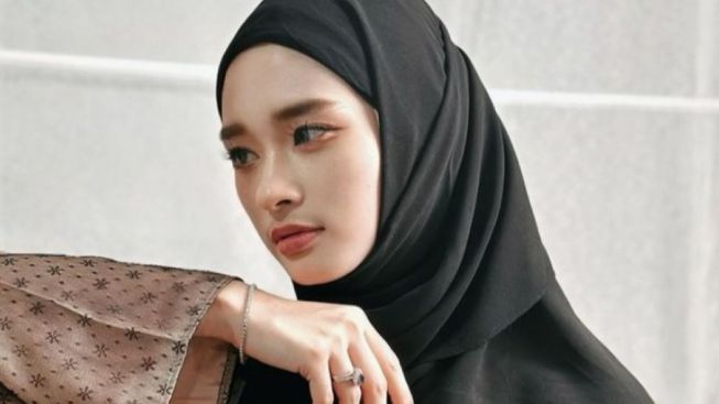Beredar Foto Inara Rusli Diduga Tidak Pakai Hijab Viral di Media Sosial TikTok, Netizen pun Heboh