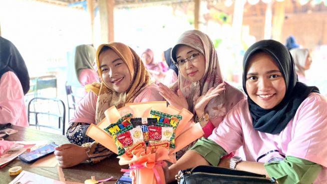 Relawan Srikandi Ganjar Gelar Pelatihan Snack Bouquet Class, Ajak Generasi Milenial Lakukan Kegiatan Produktif
