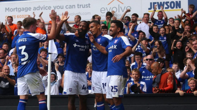 Jadwal Ipswich Town Pekan Ini, Tandang QPR Lanjut Jamu Leeds United dan Reading, Pertahankan Puncak Klasemen Championship