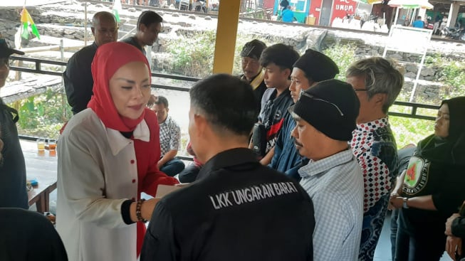 drg. Rahajeng Widyaswari Beri Bantuan 19 Seniman dan Budayawan Kabupaten Semarang