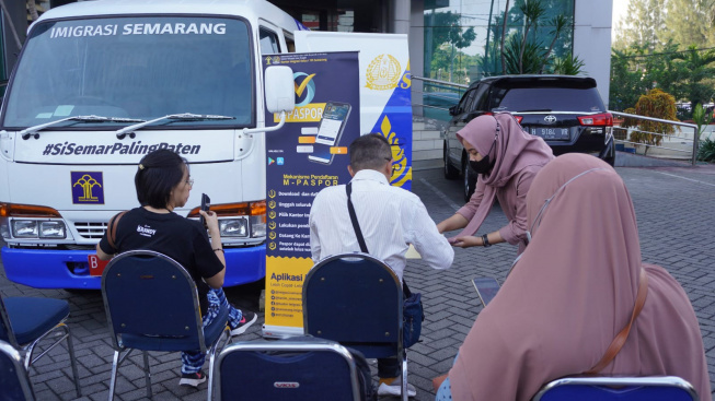 Si Semar Lembur di CFD, Urus Paspor Sembari Jalan-jalan