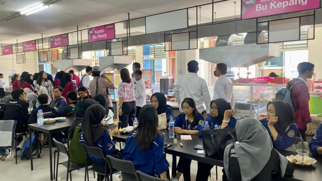 Nongkrong Nyaman dan Bersih di Foodcourt Unisbank Semarang, Inkubator Bisnis Para Mahasiswa