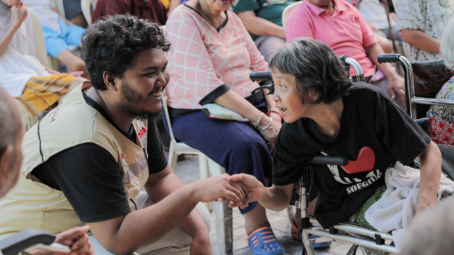 Orang Muda Ganjar Kunjungi Lansia di Panti Wredha Semarang, Gelar Senam Bersama Hingga Pengecekan Kesehatan Gratis
