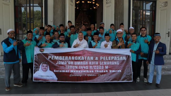 Mbak Ita Lepas Jamaah Umroh Pemkot Semarang, Titip Doa Berkah Turun Hujan