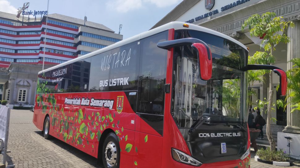 mab serahkan 1 unit bus listrik ke pemkot semarang untuk angkutan wisata keliling kota jollynews