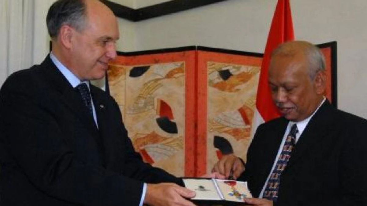 Pada tahun 2010, Azyumardi pernah mendapat gelar Commander of the Order of British Empire (CBE) [istimewa]