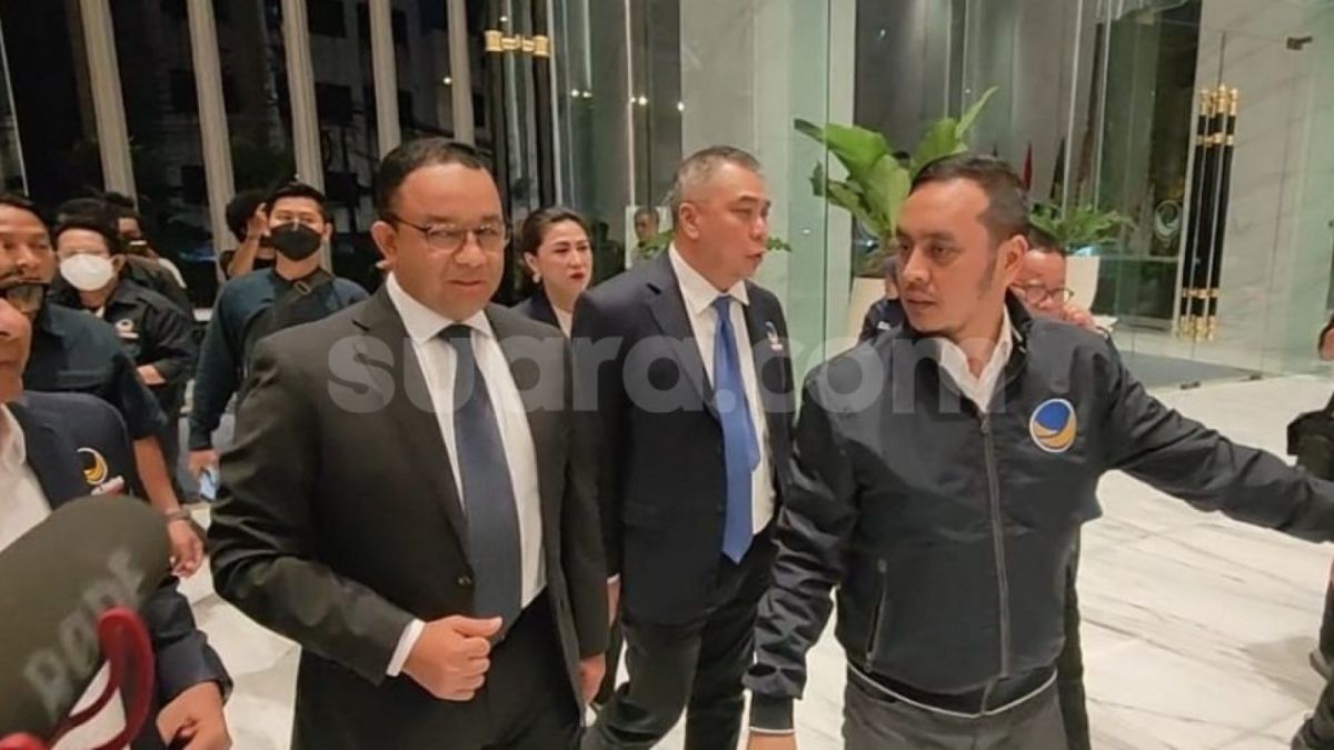 Anies Baswedan Tiba di Kantor DPP NasDem [Suara.com/Bagaskara Isdiansyah]