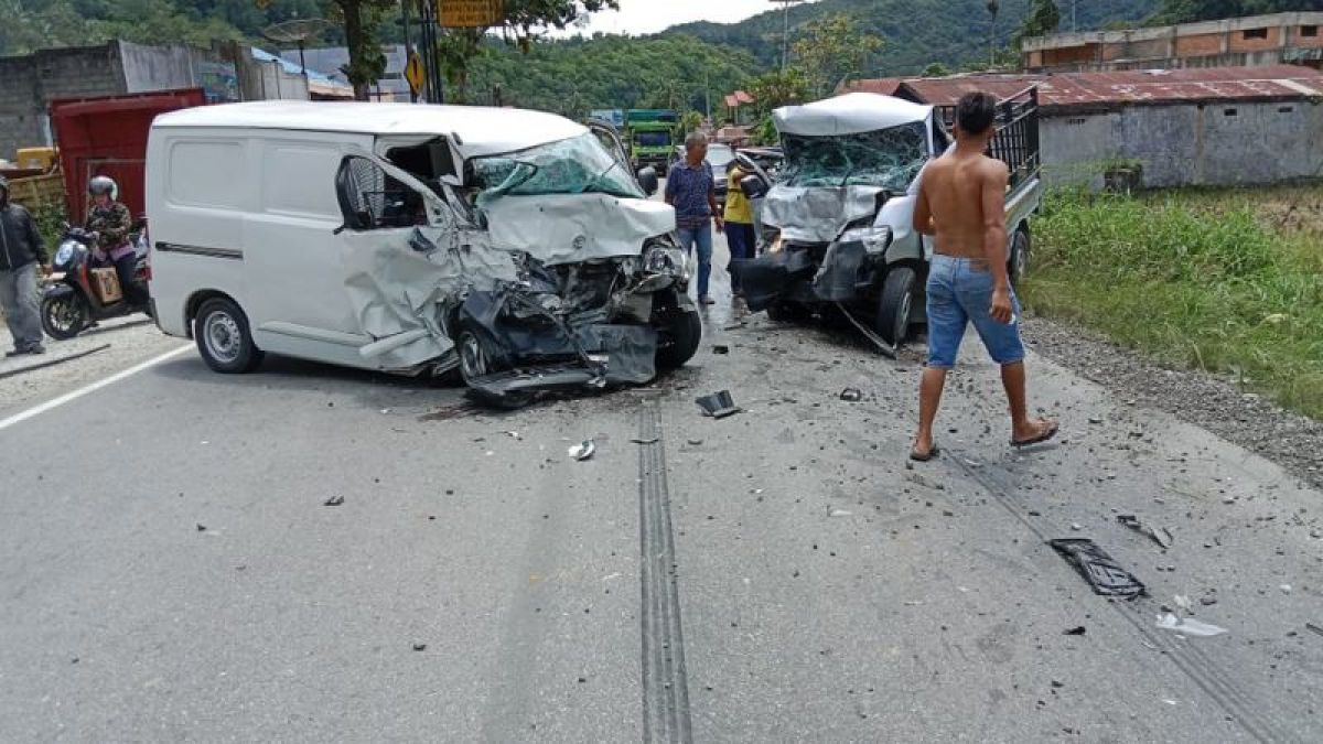 kecelakaan beruntun di solok [Polres Solok/Suara Serang]