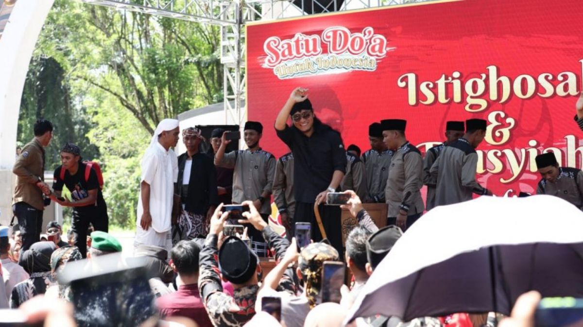 Gus Miftah mengisi ceramah dan berbicara soal pemimpin masa depan di puncak Gunung Tidar, Magelang, Jawa Tengah. [ist]