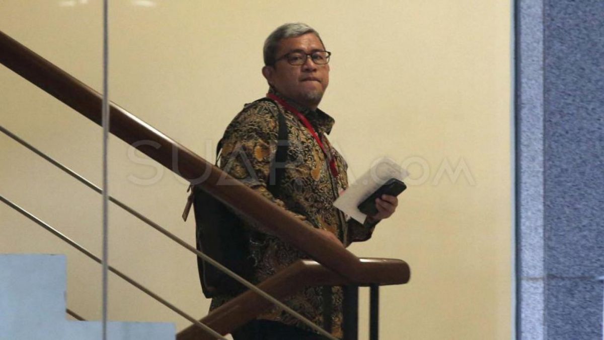 Mantan Gubernur Jawa Barat Ahmad Heryawan penuhi panggilan penyidik KPK terkait kasus suap proyek pembangunan Meikarta. [Suara.com/Welly Hidayat]
