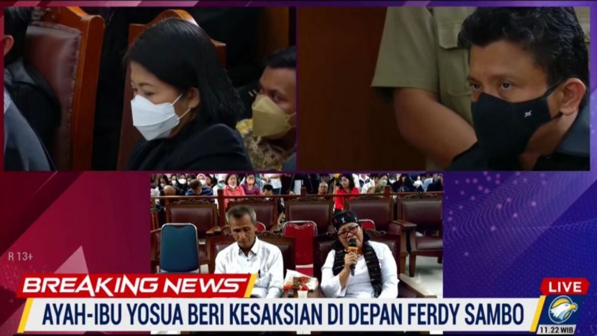 Ibu kandung Brigadir J atau Nofriansyah Yosua Hutabarat, Rosti Simanjuntak, menangis di hadapan terdakwa Ferdy Sambo dan Putri Candrawathi. Rosti mengaku hatinya hancur seketika saat pertama kali mengetahui Yosua tewas dibunuh. (tangkap layar)