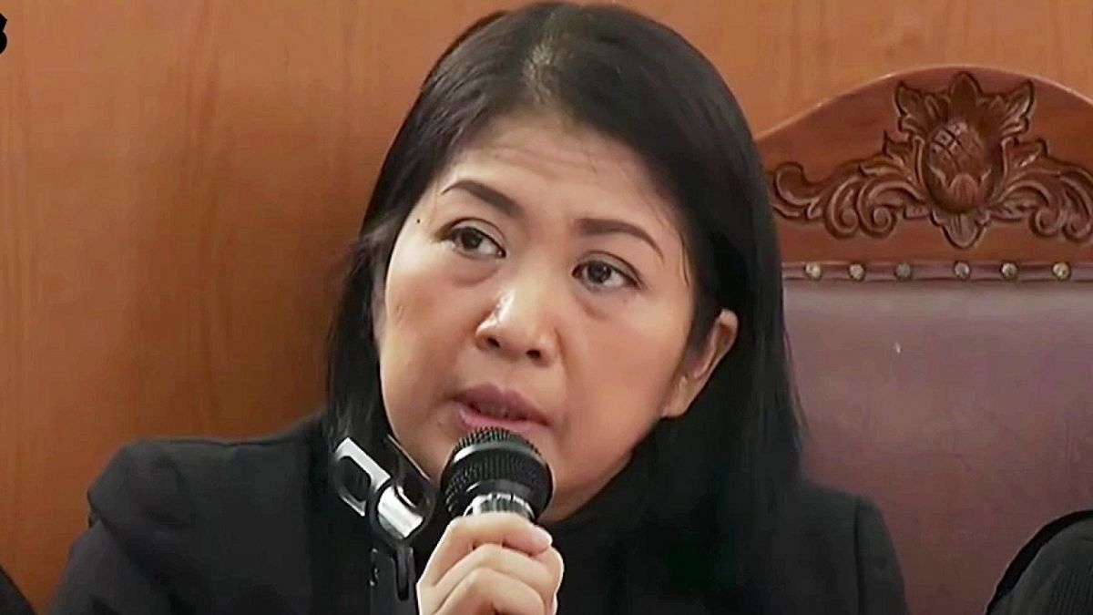 Tangkapan layar Putri Candrawathi saat meminta maaf kepada kedua orang tua Brigadir J. [Youtube]