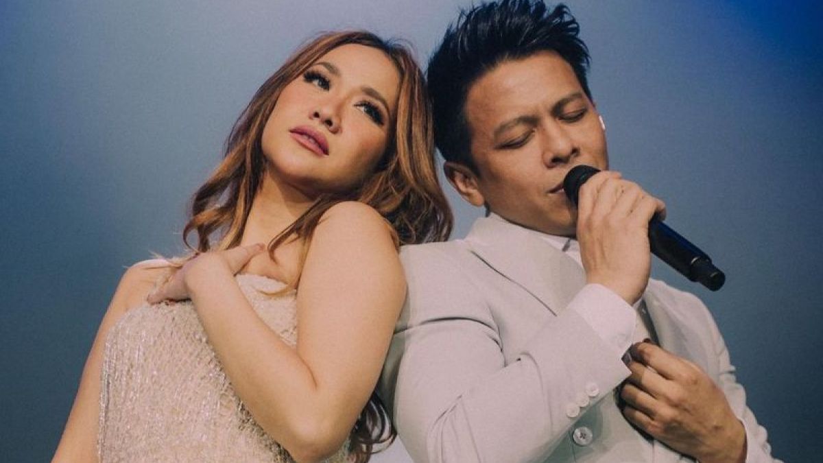 Bunga Citra Lestari dan Ariel Noah saat konser di Singapura [Instagram]