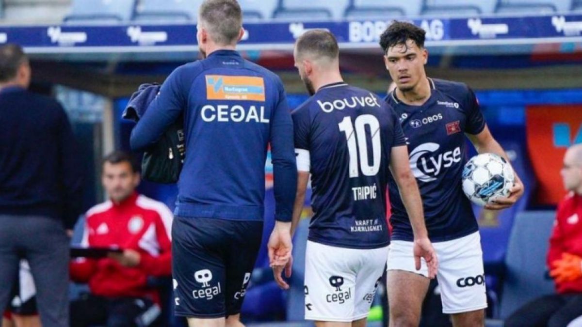 Shayne Pattynama saat membela Viking FK di pertandingan playoff UEFA Conference League. [Instagram/@s.pattynama]