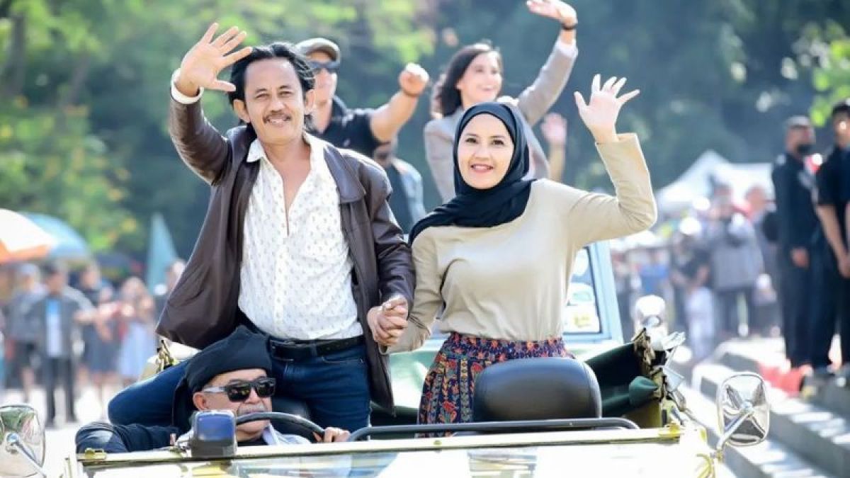 Epy Kusnandar saat peluncuran preman pensiun 6, ia bersama @bundasusie_official ikut arak-arakan sebagai bentuk apresiasi karya @arisnugraha_anpfilms [Instagram]