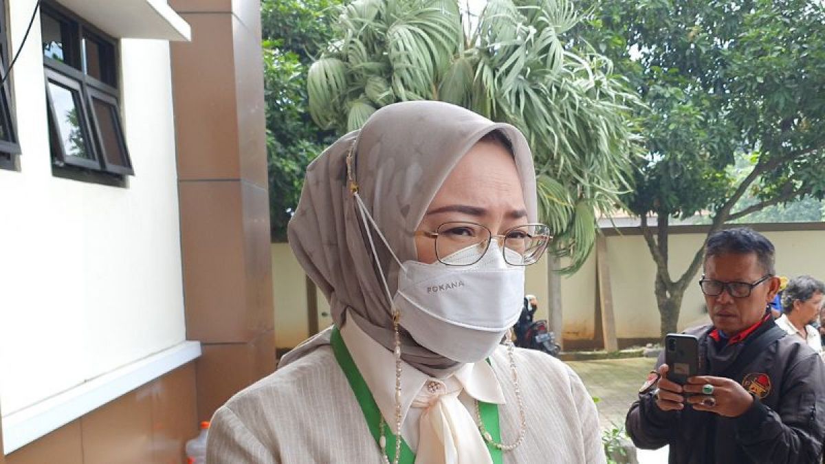 Bupati Purwakarta Anne Ratna Mustika seusai dari Pengadilan Agama Purwakarta urus perceraian dengan Dedi Mulyadi, Rabu (17/11/2022)