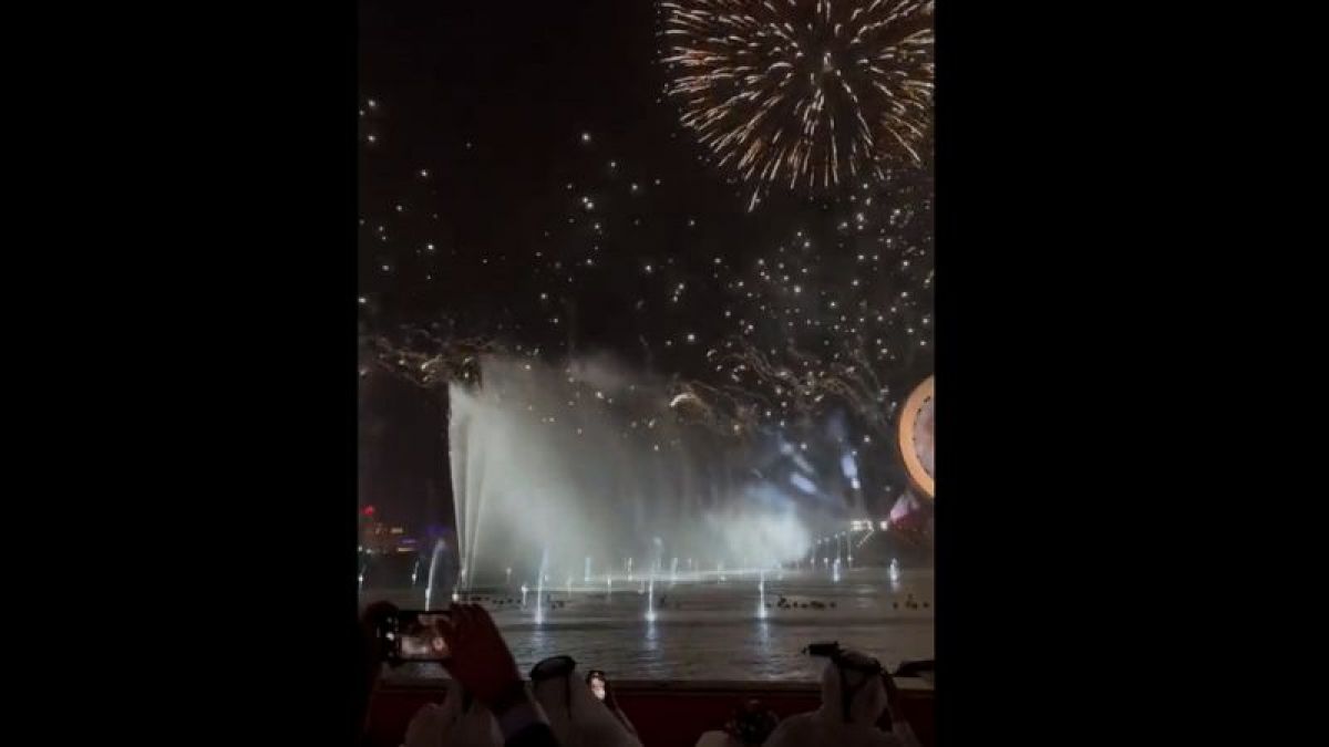 Kembang api mewarnai sumarak Piala Dunia 2022 di Qatar, 20 November 2022 [Cakwe Anbu/Twitter]