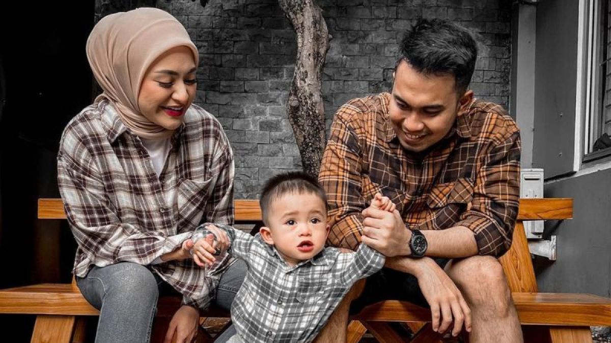 Nathalie Holsher, Faiz dan Adzam Ardiansyah Sutisna atau Baby Adzam. [Instagram/@nathalieholscher]