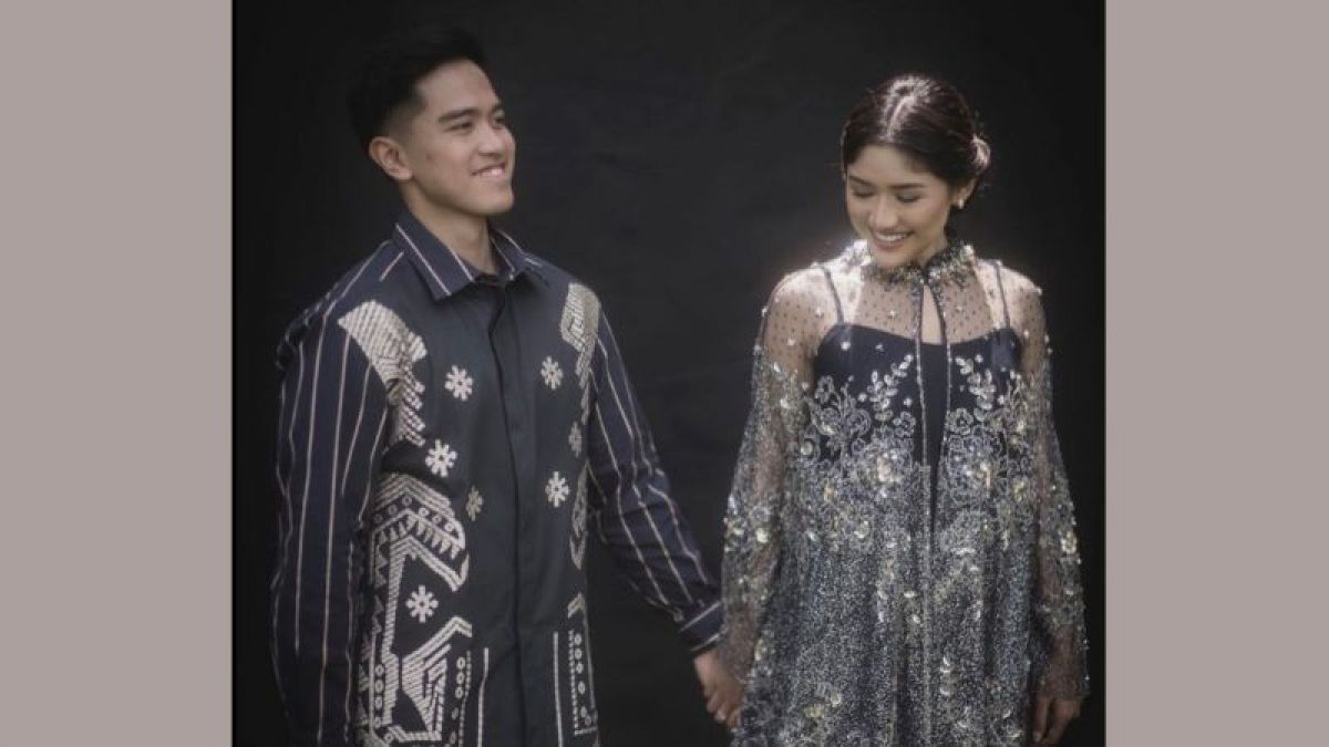 Kaesang Pangarep dengan lembut genggam tangan Erina Gudowo [Dokumentasi Pribadi/Instagram]