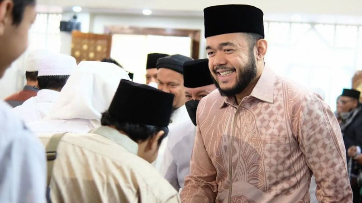 Ketua DPW NasDem Sumbar Fadly Amran saat menyapa masyarakat Padang Panjang, Sumatera Barat. [Instagram/Dokumentasi Pribadi]