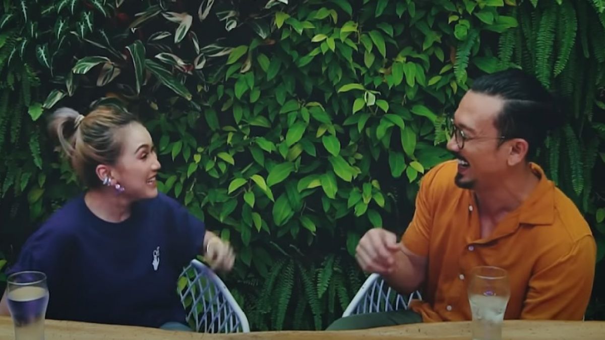 Denny Sumargo dan Ayu Ting Ting saat podcast #CurhatBangDennySumargo [#CurhatBangDennySumargo/SS]