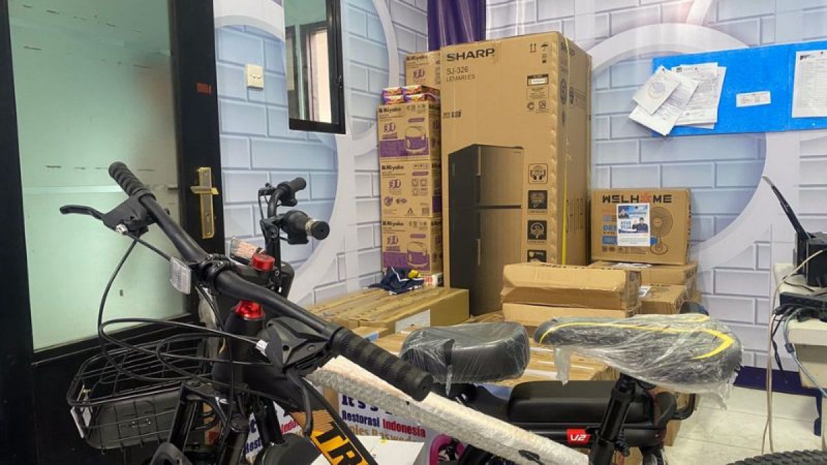 Hadiah doorprice buat warga Sumatera Barat dari NasDem sambut kedatangan Anies Baswedan [Kariadil Harefa/Serang.Suara.com]