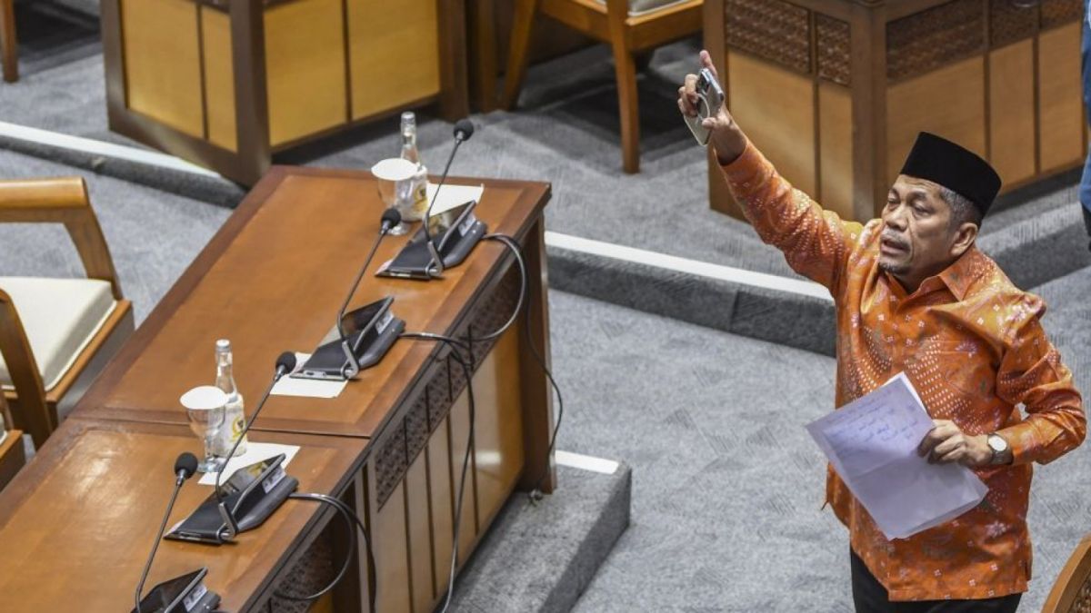 Anggota DPR Fraksi PKS Iskan Qolba Lubis pengesahan RKUHP jadi UU [ANTARA FOTO/Galih Pradipta]