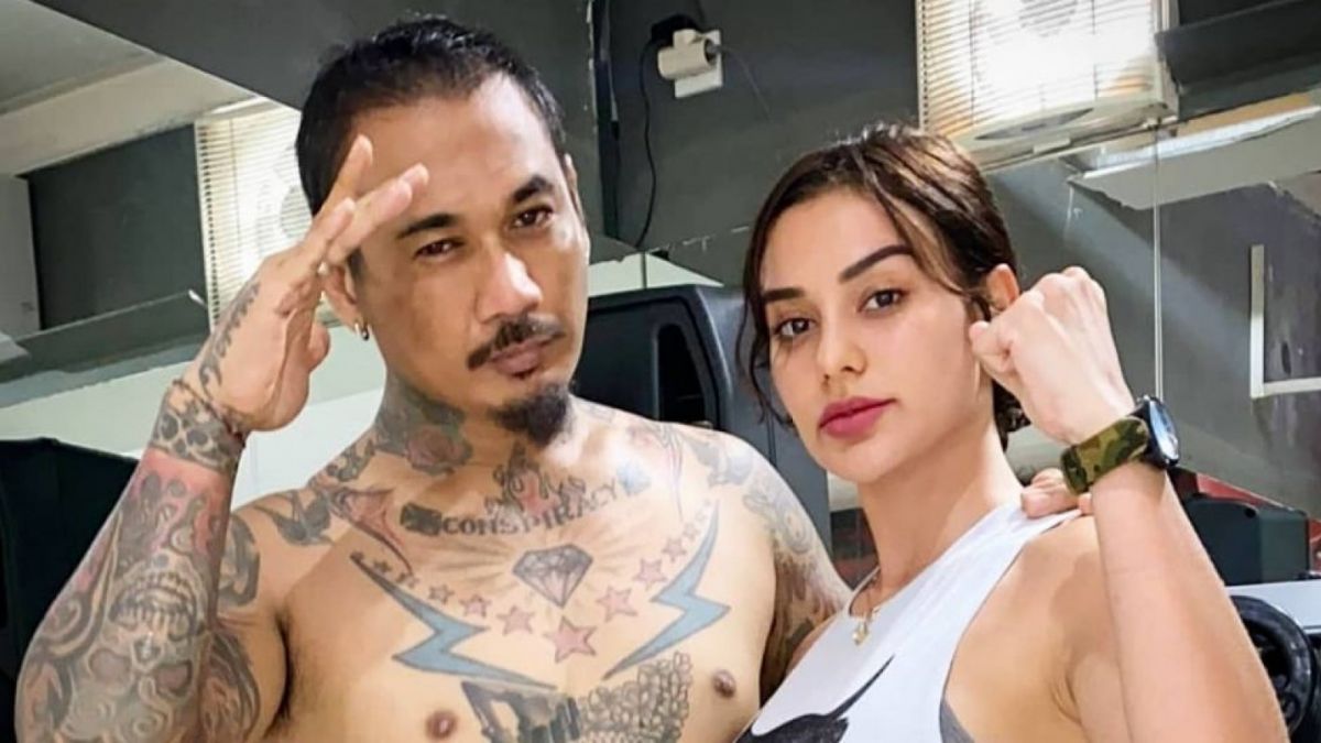 Potrait Jerinx SID dan istrinya  Nora Alexandra. [Instagram/@true_jrx]