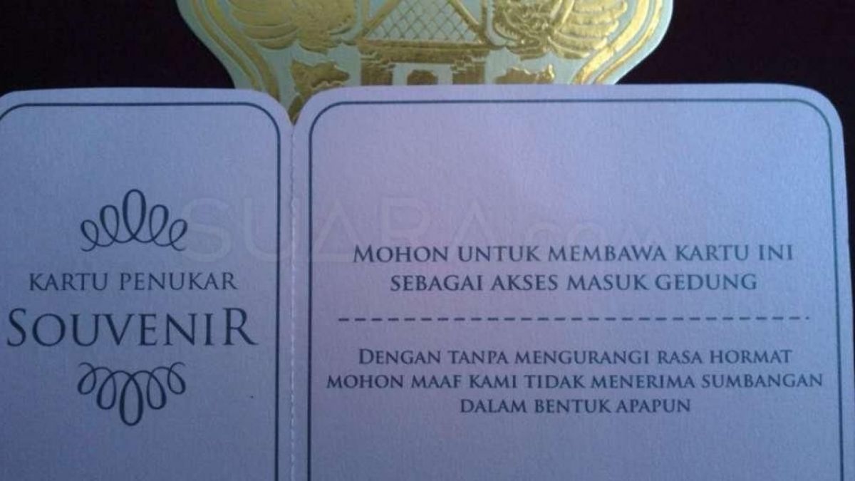 (Ilustrasi) Kartu undangan pernikahan Gibran Rakabuming Raka dengan Selvi Ananda. [dok/suara.com]