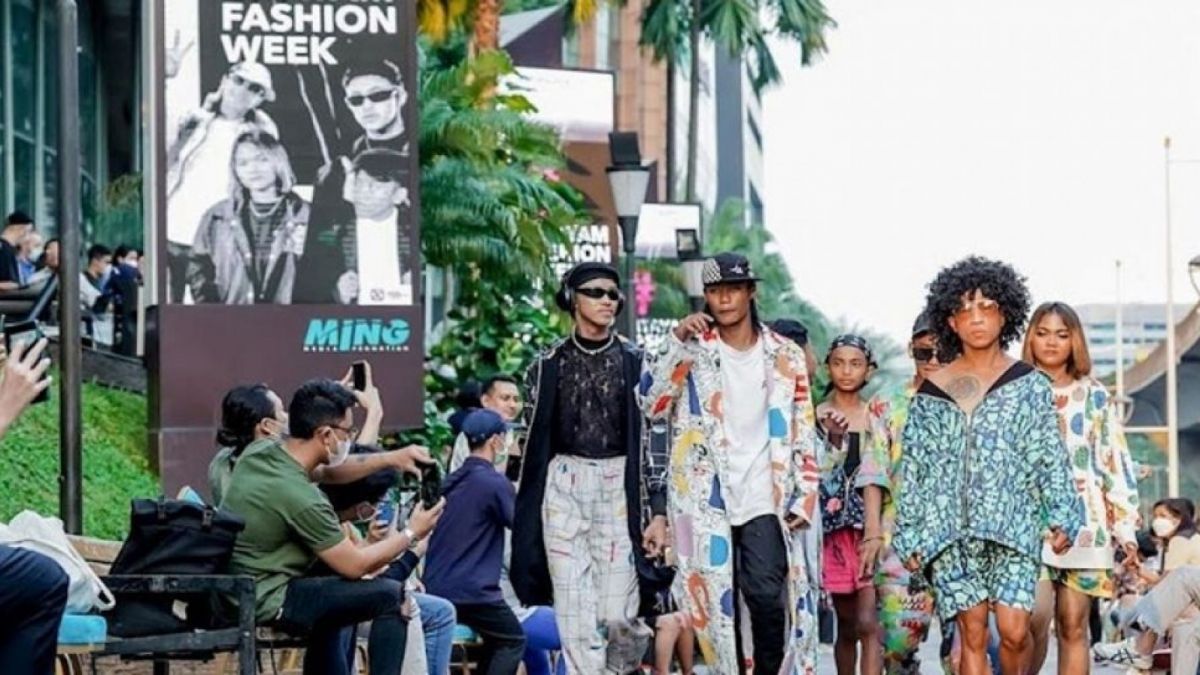 Para ikoners Citayam Fashion Week di Industri Hiburan Tahun 2022. [Instagram/@bonge.citayam]