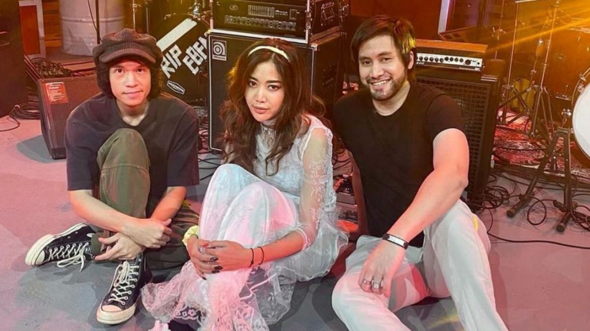 Personel Band Vierratale: Kevin Aprilio, Widy Vierratale, dan Raka Vierratale [Instagram]