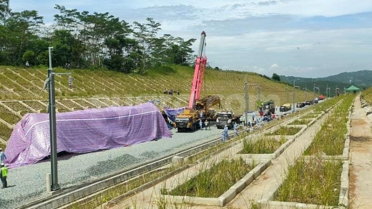 Kereta Cepat Jakarta-Bandung anjlok kereta cepat anjlok di Cipada-Cikalongwetan [Suara.com/Ferrye Bangkit Rizki]