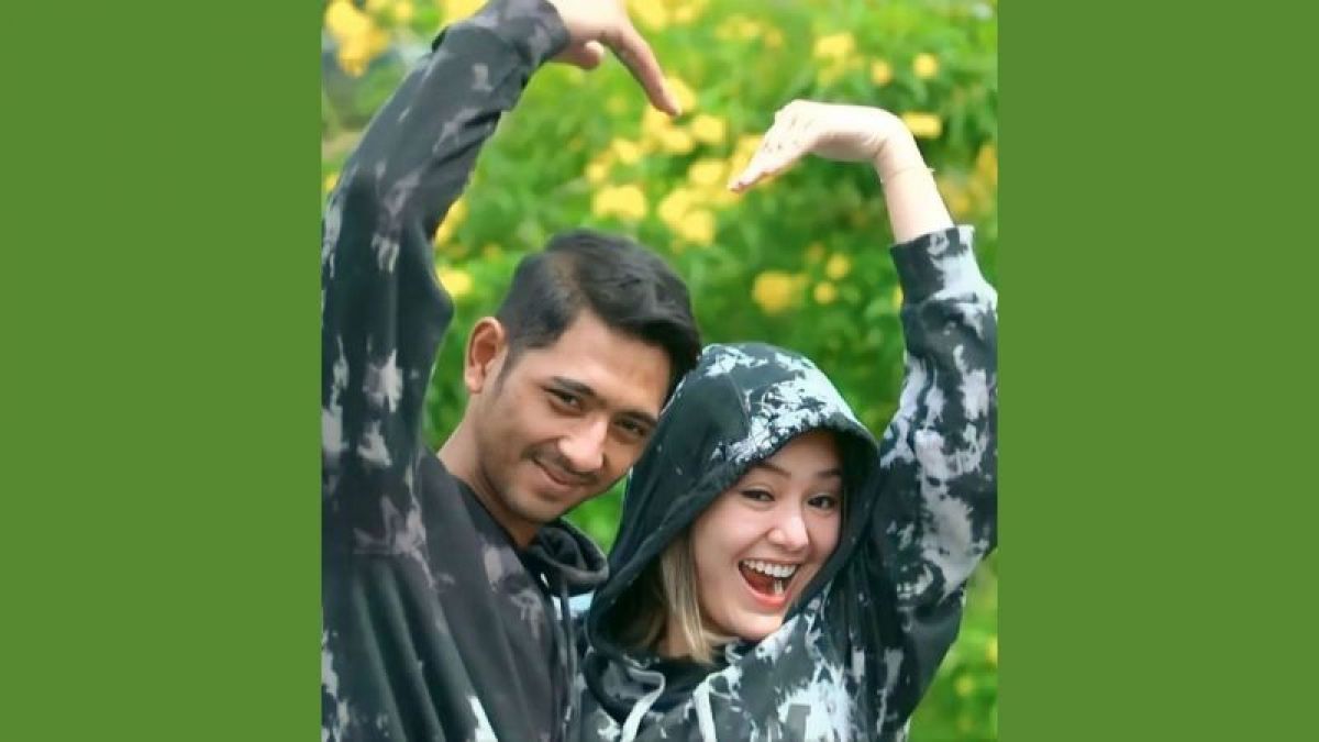 Arya Saloka dan Amanda Manopo yang makin erat [FB/AmandaManopo]