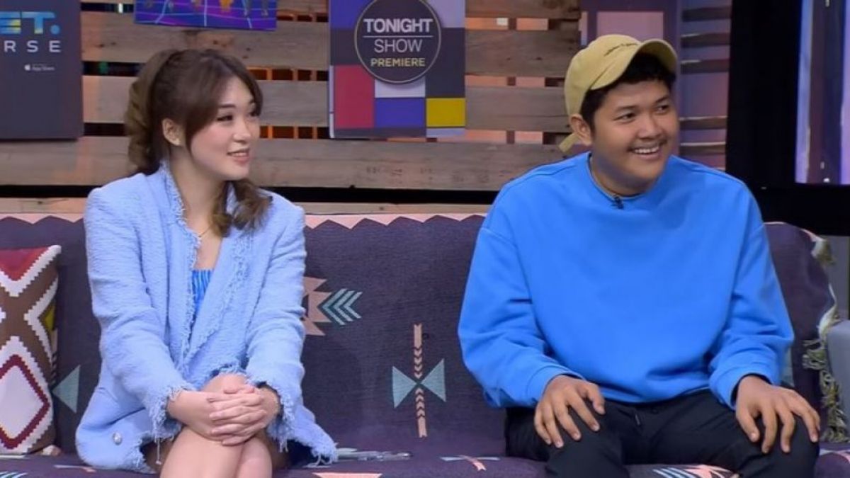 Nopek Novian dan Livy Renata. [YouTube/ TonightShowNet]