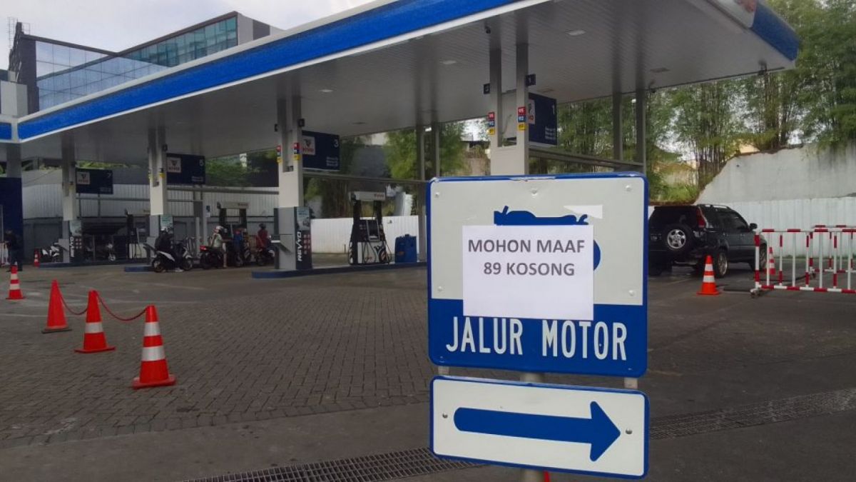 SPBU Vivo Pasteur Kehabisan Revvo 89 [Suara.com/M Dikdik RA]