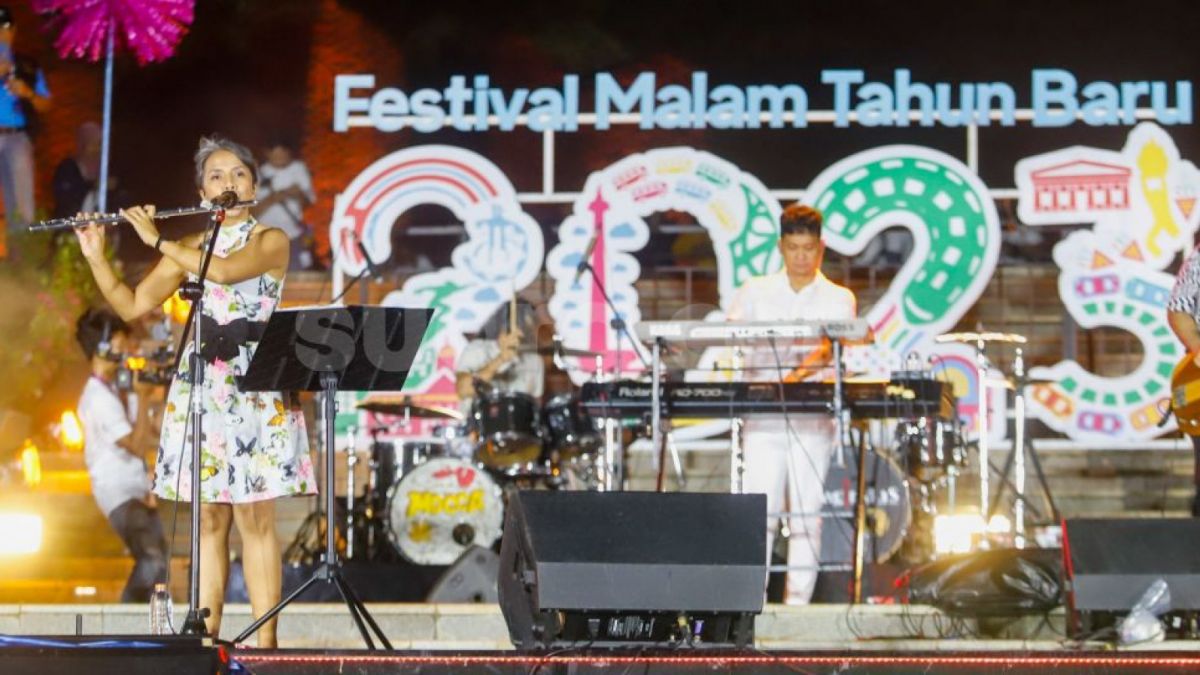 Perayaan Malam Tahun Baru di Taman Mini Indonesia Indah ; TMII ; MoccaI [Suara.com/Alfian Winanto,]