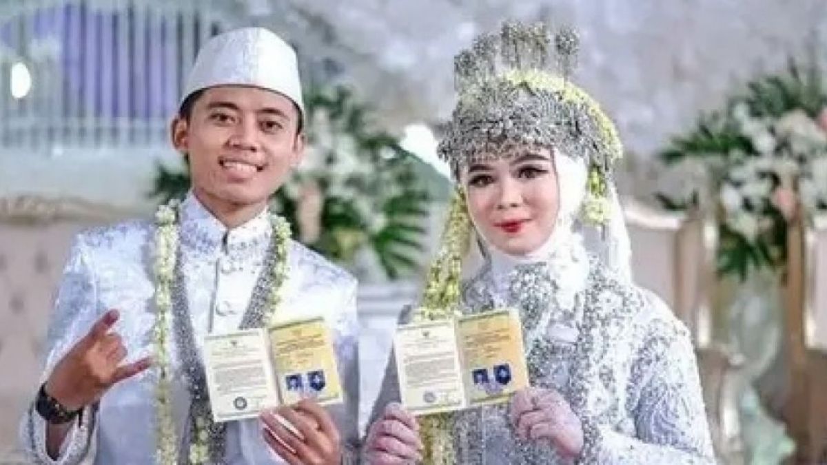 Potret Norma Risma dan Rozy yang menikah di tahun 2021. [Facebook/Rozy Zay Hakiki]