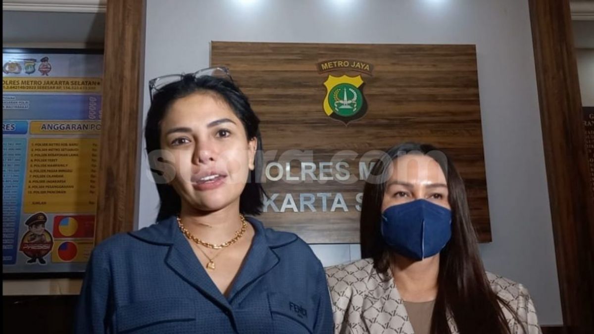Nikita Mirzani ditemui di Polres Metro Jakarta Selatan, Jumat (20/1/2023). [Suara.com/Rena Pangesti]