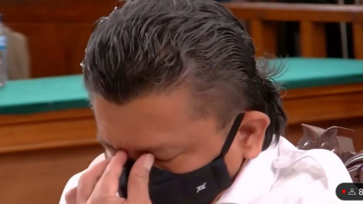 Ekspresi terdakwa Ferdy Sambo saat jalani sidang vonis kasus pembunuhan Brigadir J di Pengadilan Negeri Jakarta Selatan, Senin (13/2/2023).