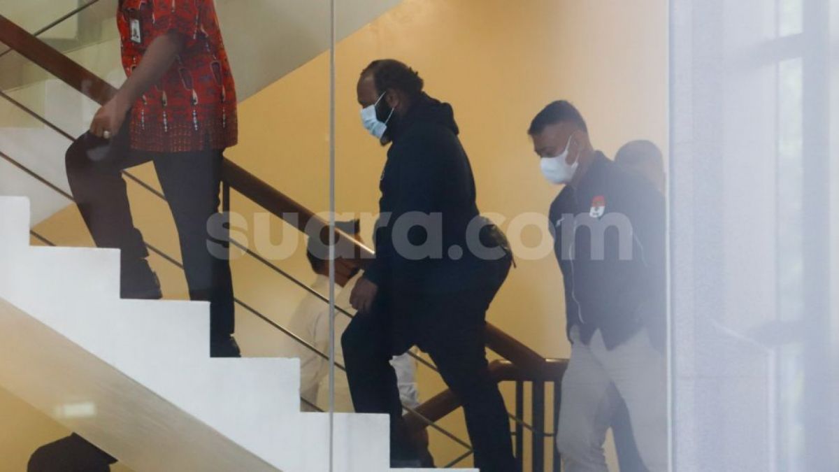 Bupati Mamberamo Tengah Ricky Ham Pagawak ; KPK [Suara.com/Alfian Winanto]