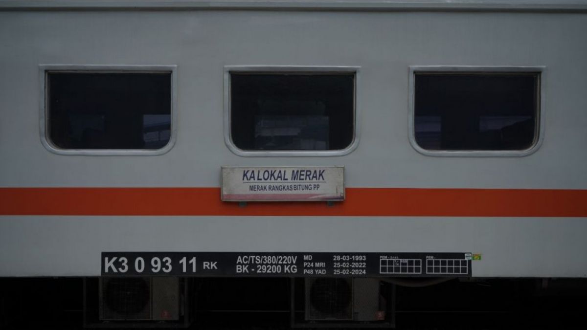 Kereta Api Lokal Merak/ist