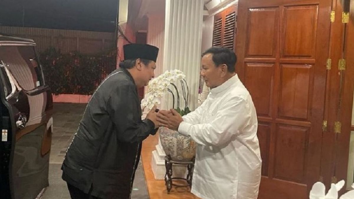 saling salam Airlangga Hartanto dan Prabowo Subianto, Jumat (28/4/2023) [Instagram]