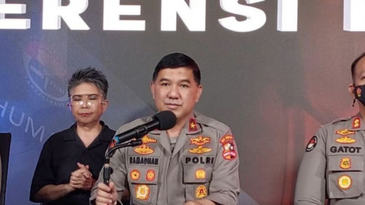 Kepala Biro Penerangan Masyarakat (Karopenmas) Divisi Humas Polri Brigjen Pol. Ahmad Ramadhan, memberikan keterangan kepada wartawan di Mabes Polri, Jakarta, (ANTARA/Laily Rahmawaty)