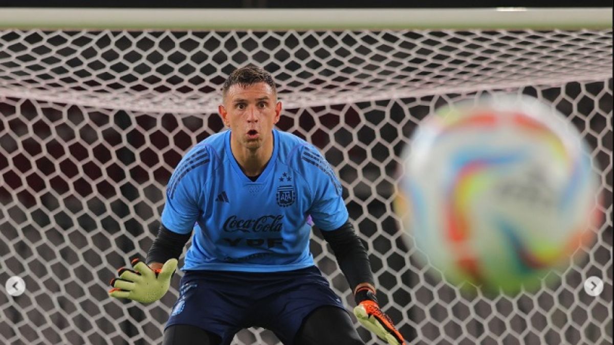 Kiper Timnas Argentina saat latihan jelang laga melawan Timnas Indonesia di Stadion Utama Gelora Bung Karno (SUGBK), Senayan, Jakarta, Senin (19/6/2023) malam ini [Instagram]