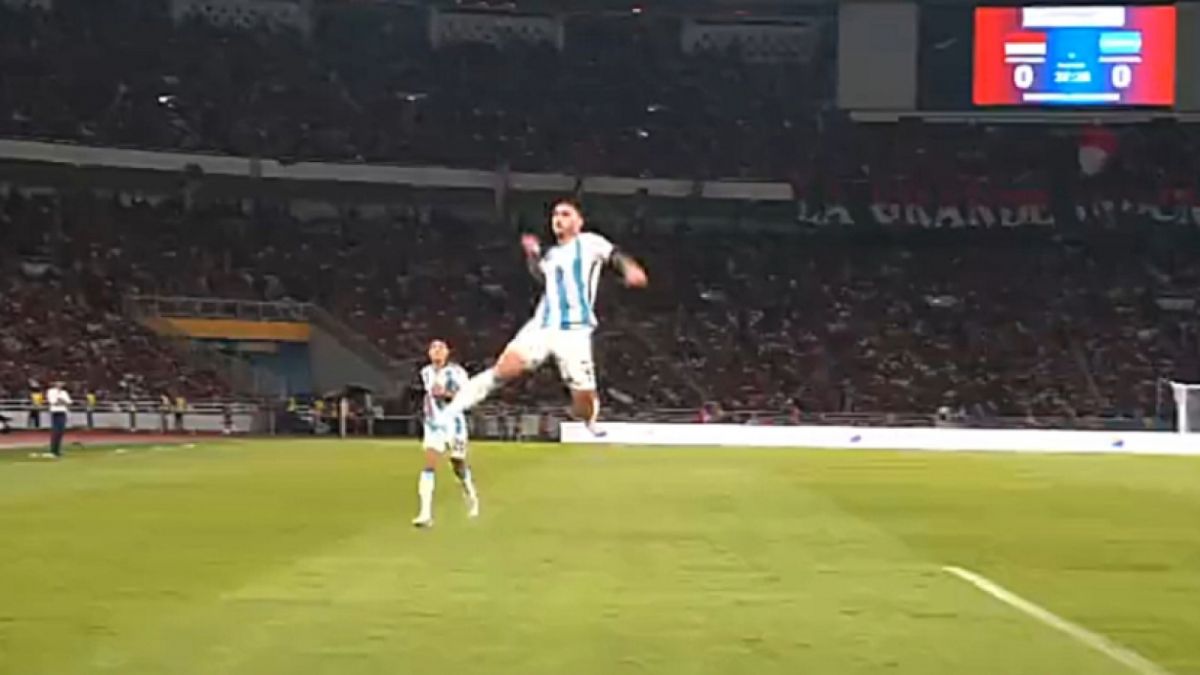 Selebrasi goal Peredes saat FIFA Matchday Indonesia vs Argentina di Stadion Gelora Bung Karno, Jakarta, Senin (19/6/2023.) [Twitter]