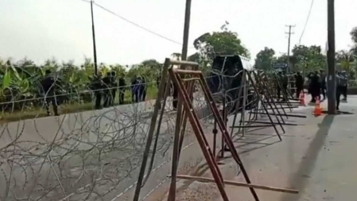 suasana sekitar Ponpes Al-Zaytun yang dijaga kawat berduri (Twitter/yaniarsim)