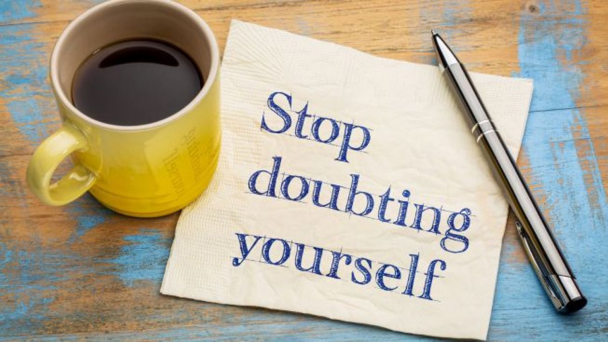 Tips mencegah overthinking dalam menghadapi kesulitan mengambil keputusan [Canva Pro/Kariadil Harefa]