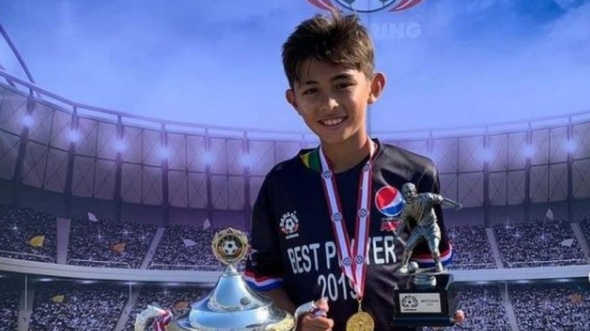 Welberlieskott de Halim Jardim saat meraih gelar juara dan pemain terbaik Dana Cup 2019. [Instagram/welberchinaofficial]