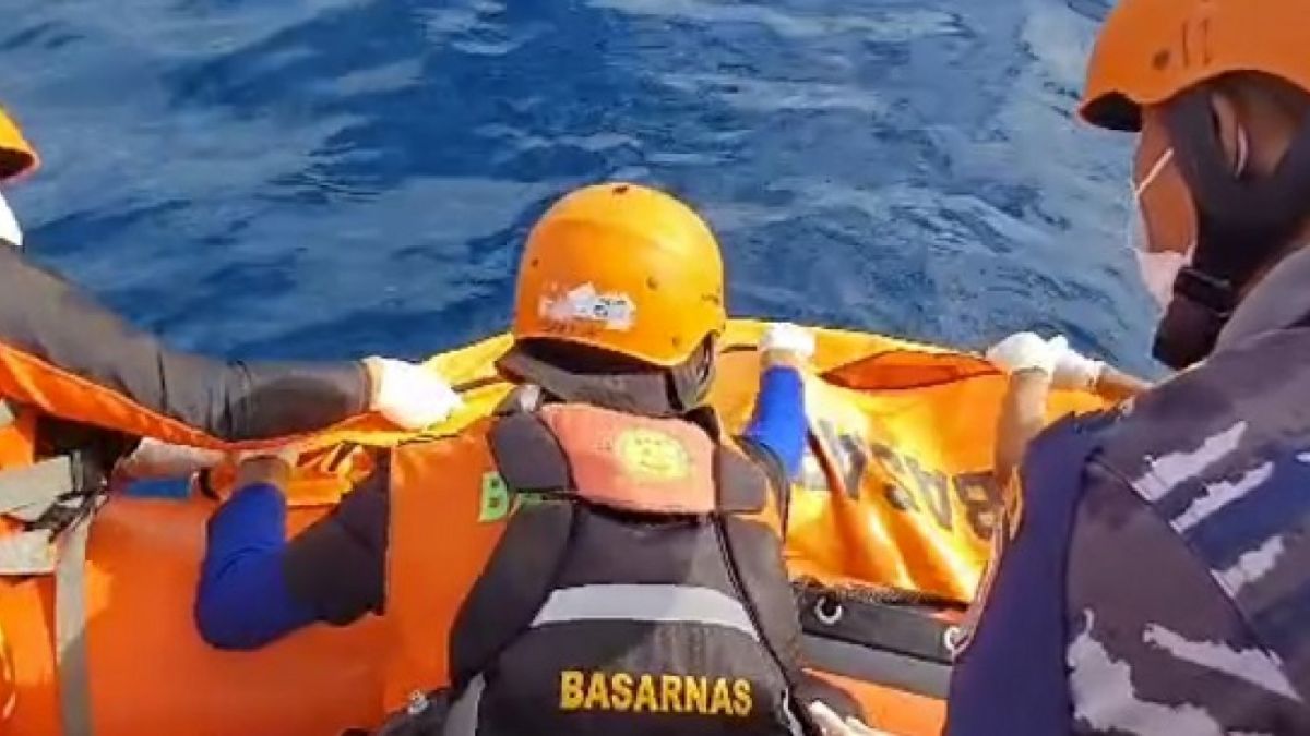 William Fandi Wisatawan hanyut tenggelam di Pantai Blessing Teluk Dalam berhasil ditemukan SAR Nias, Rabu (12/7/2023). [Suara.com/sarnias]